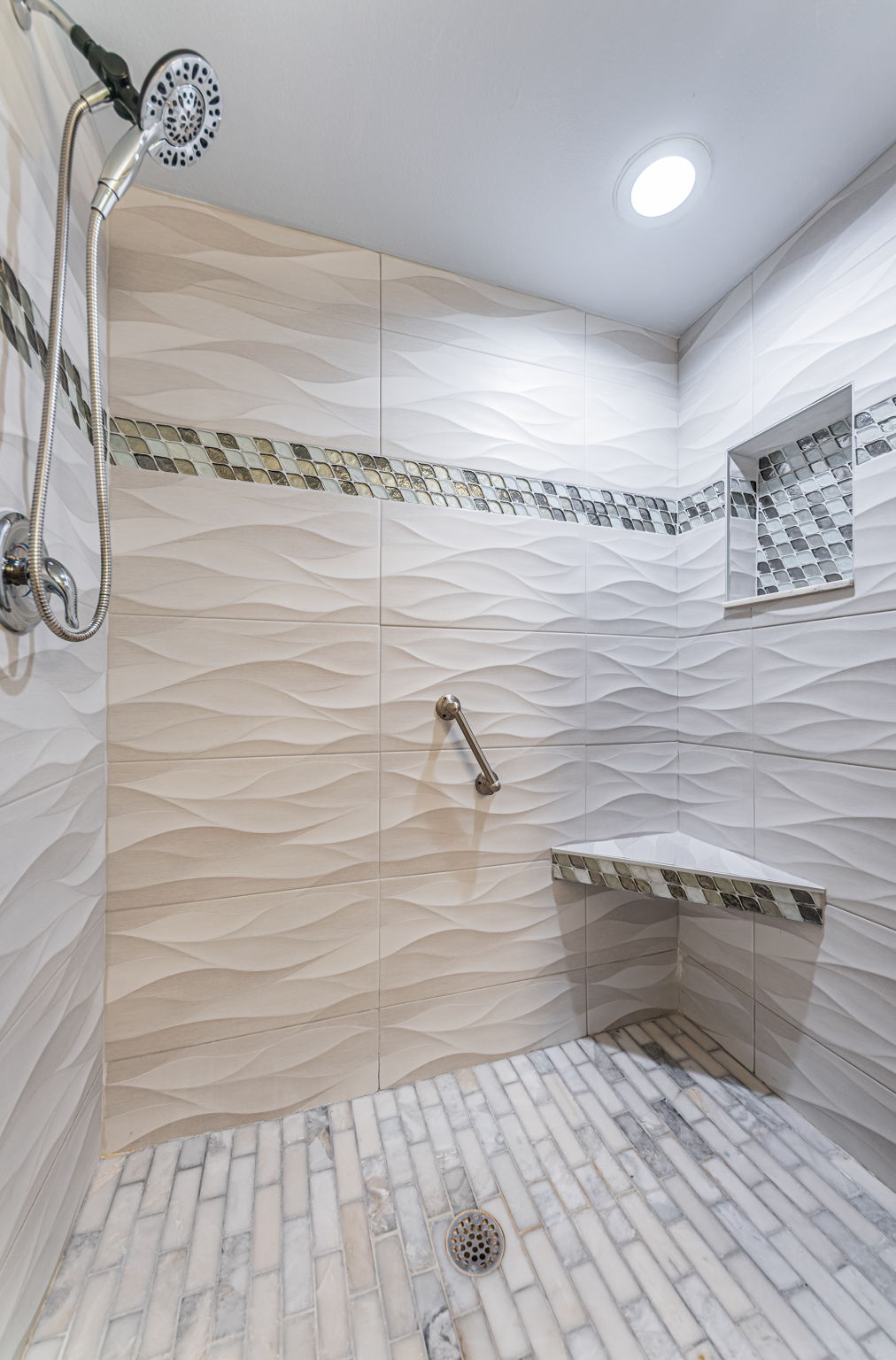 Primary Bathroom 1c