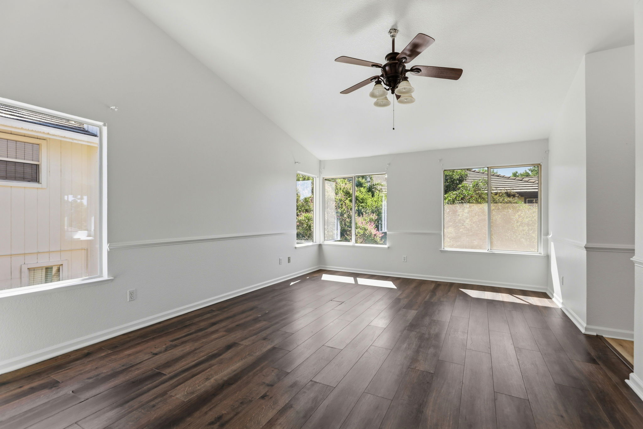023_F8_5400 Sandpiper Ct