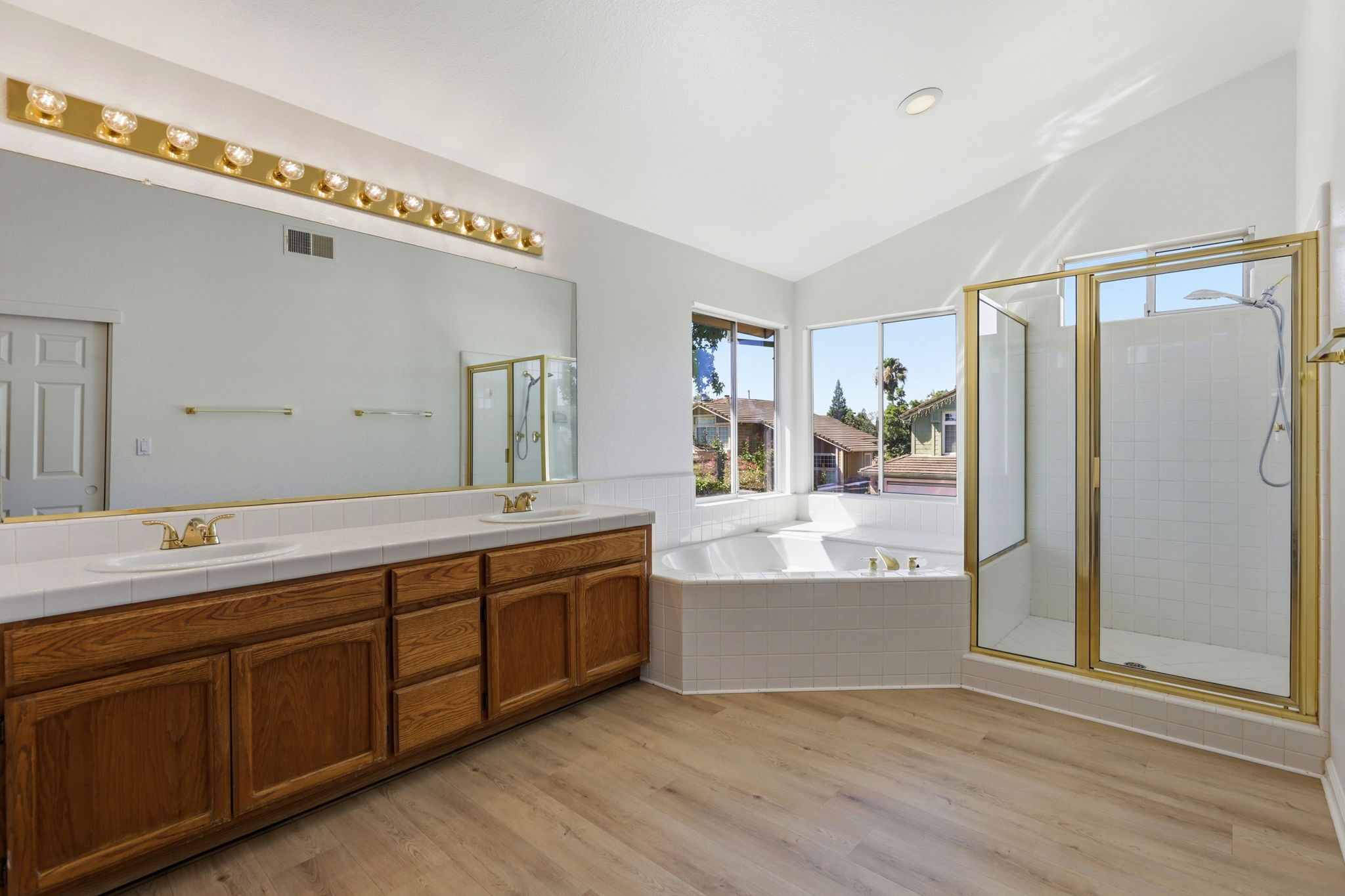 037_F8_5400 Sandpiper Ct