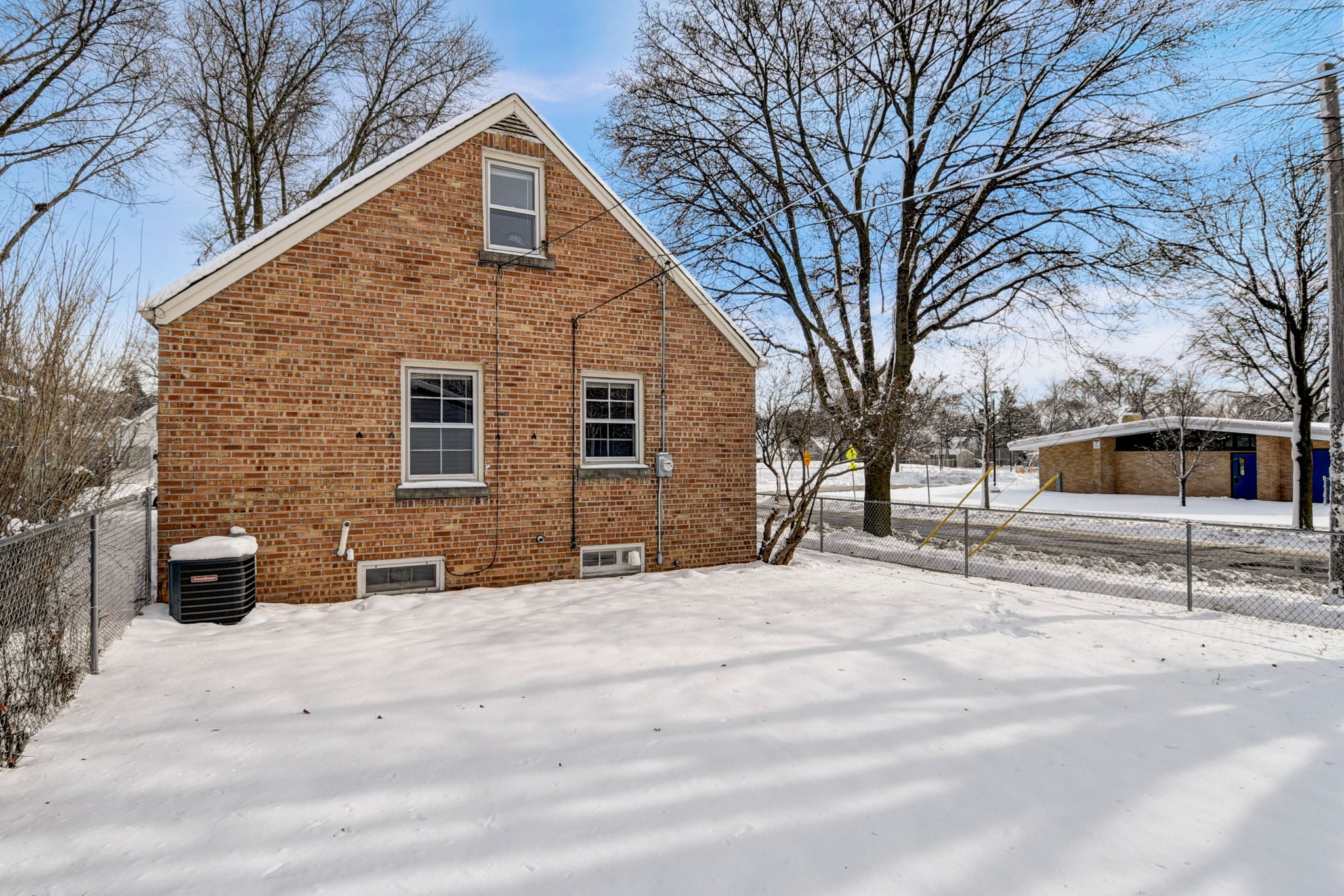N 40th St-031