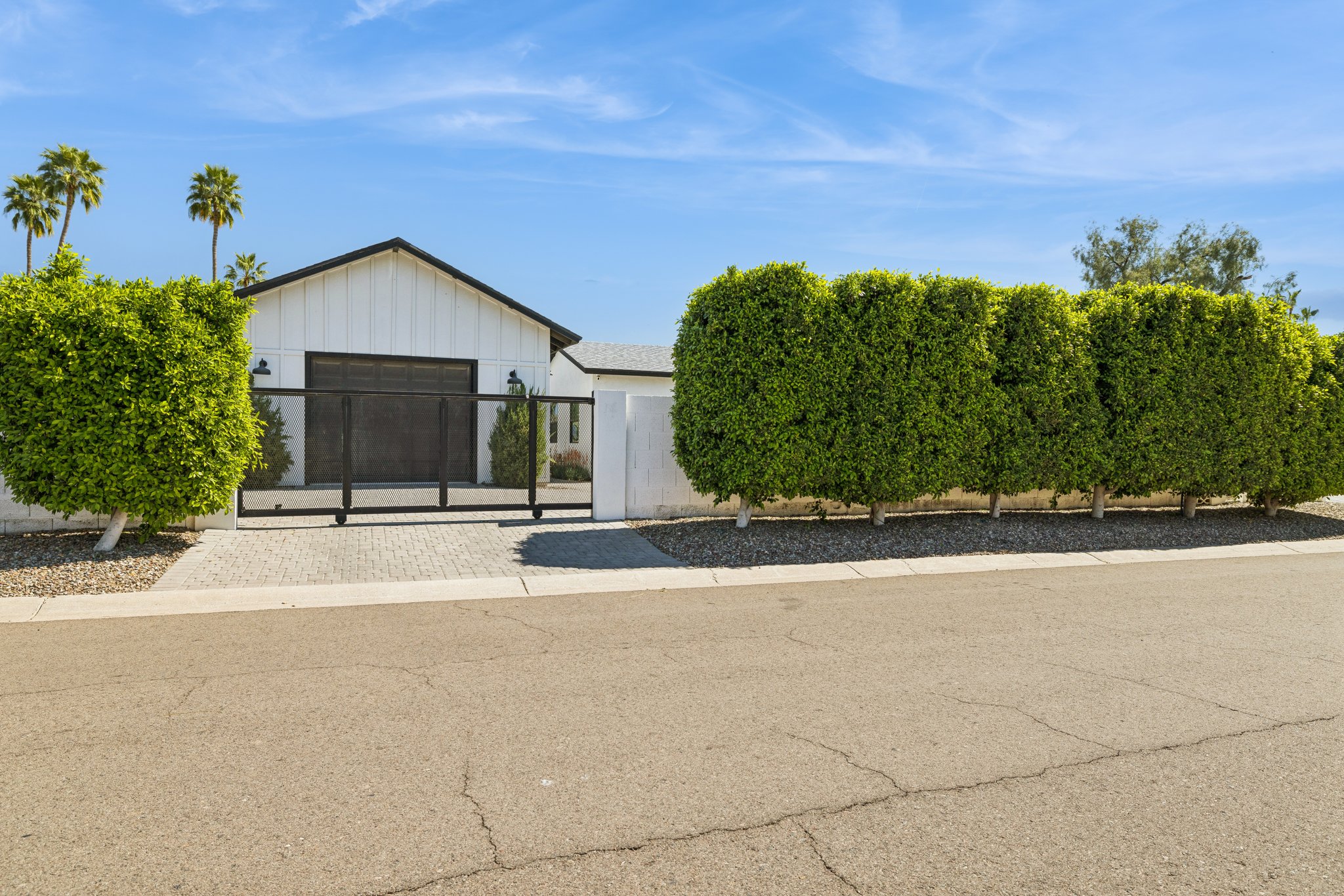 5402 E Corrine Dr - 008.jpg