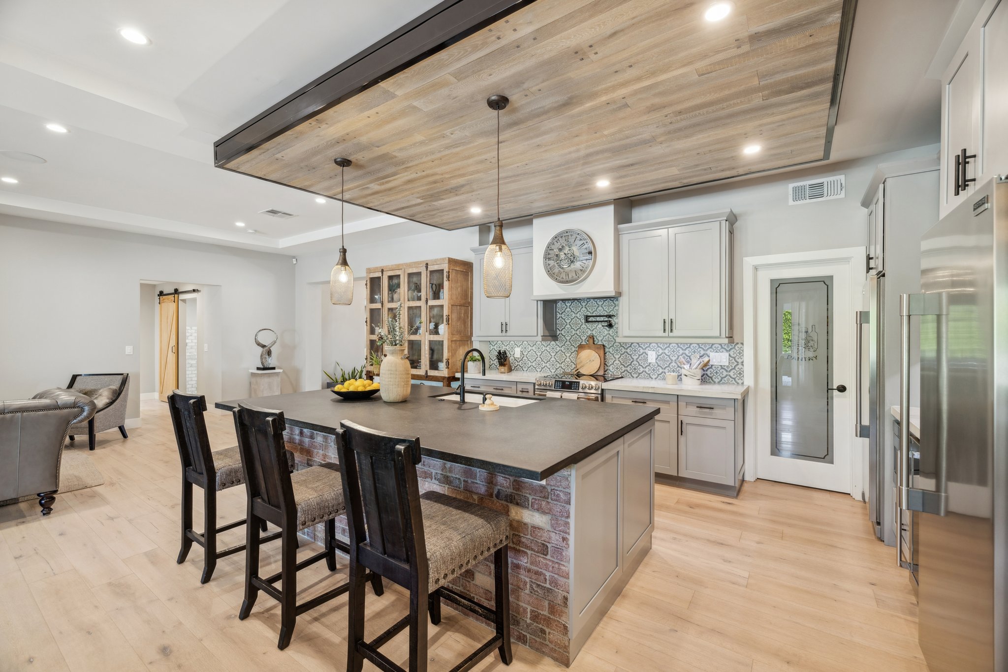 5402 E Corrine Dr - 019.jpg