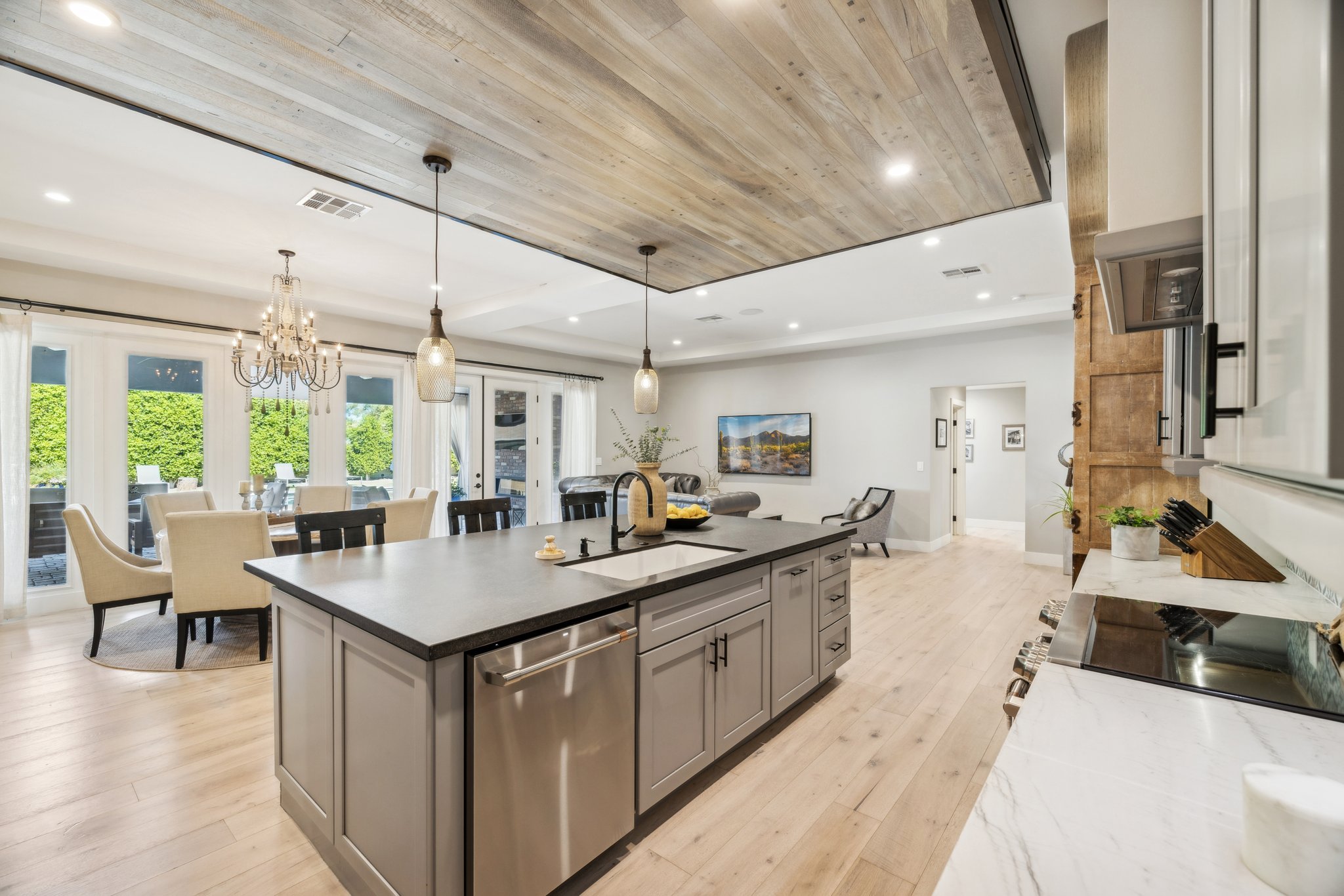 5402 E Corrine Dr - 023.jpg