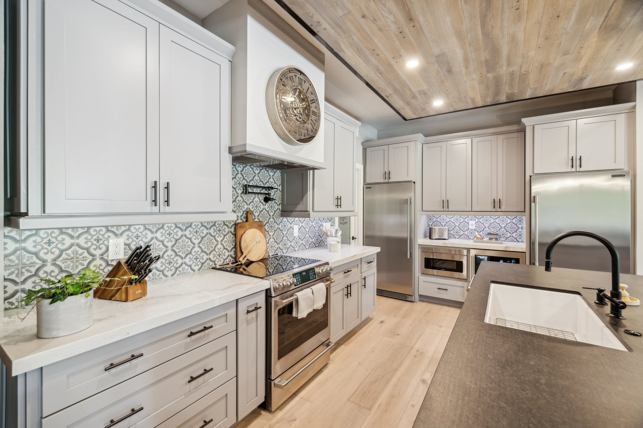 5402 E Corrine Dr - 027.jpg