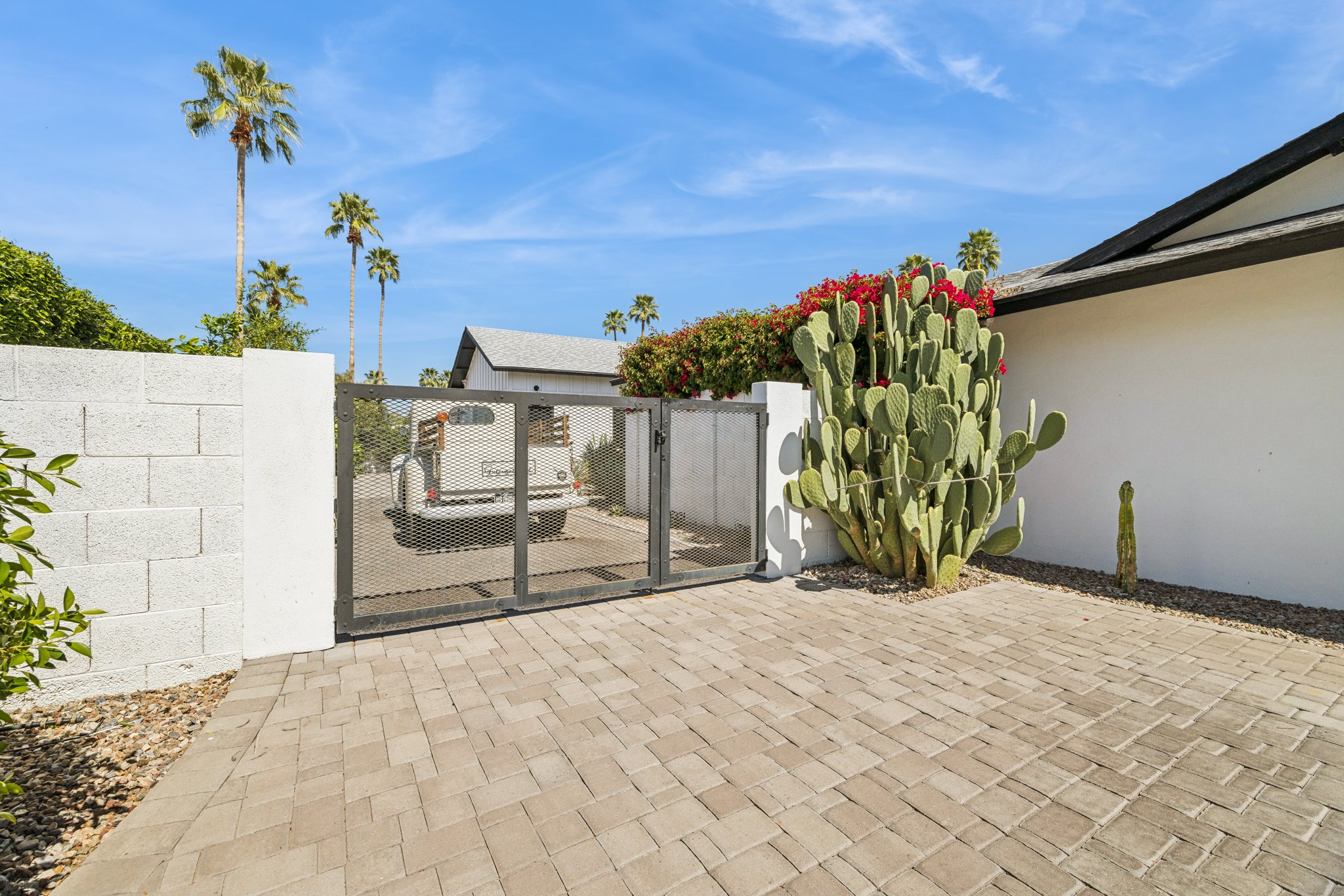 5402 E Corrine Dr - 059.jpg