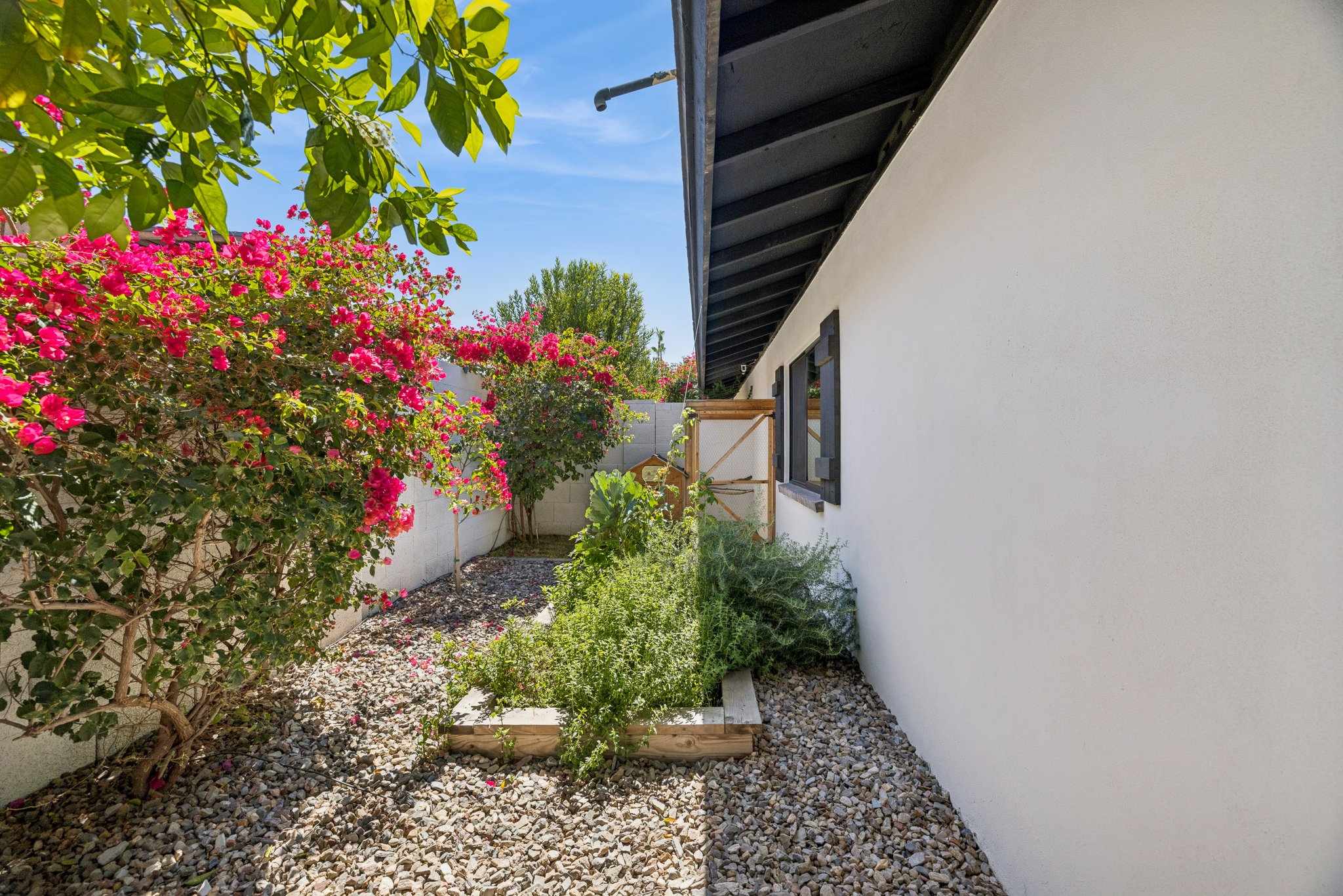 5402 E Corrine Dr - 073.jpg