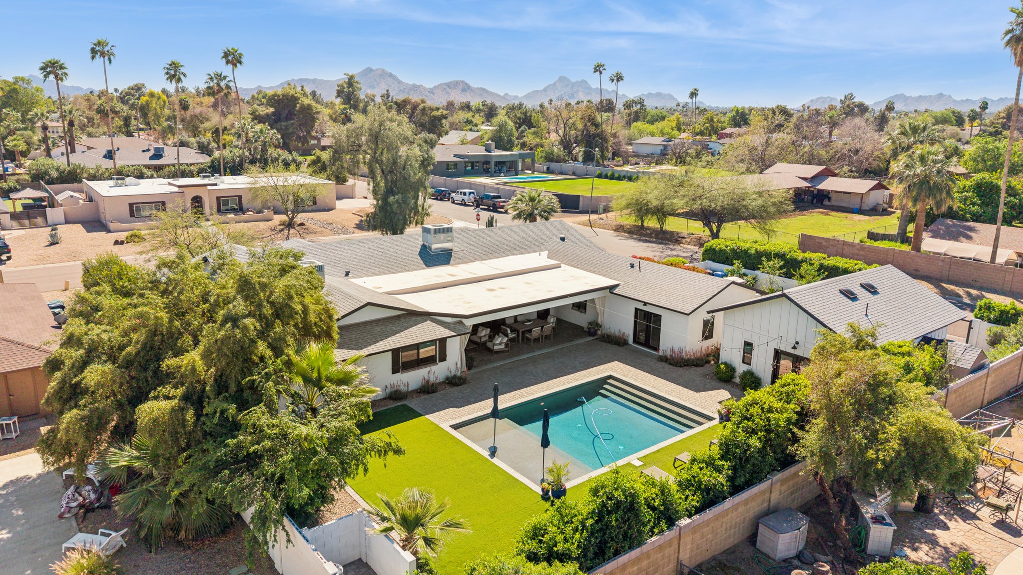 5402 E Corrine Dr - 099.jpg