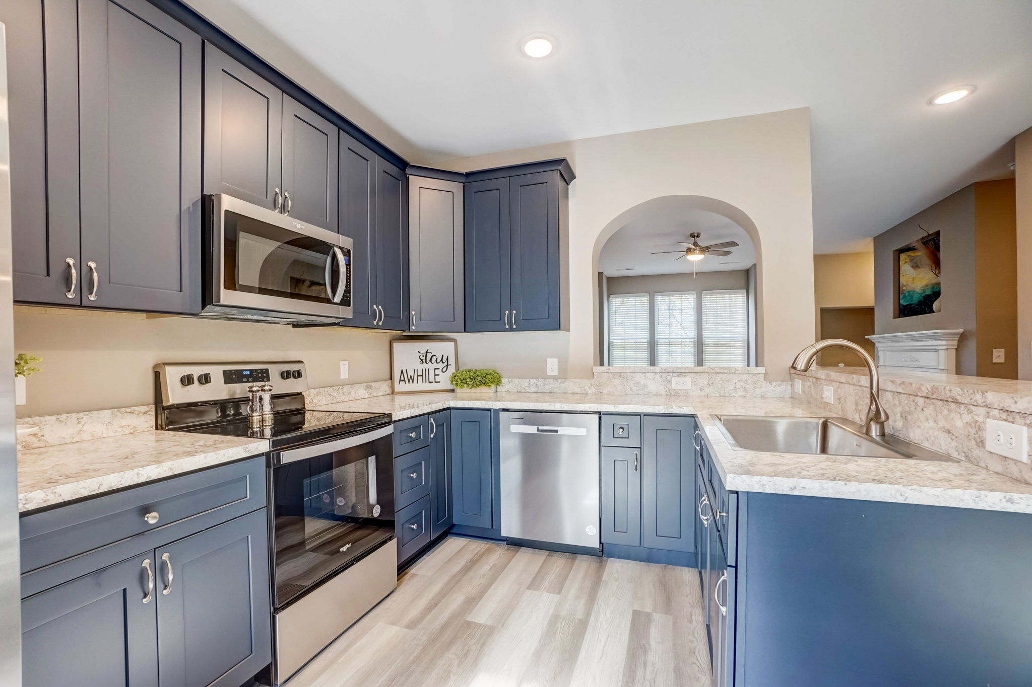 Crescentview Pkwy-014