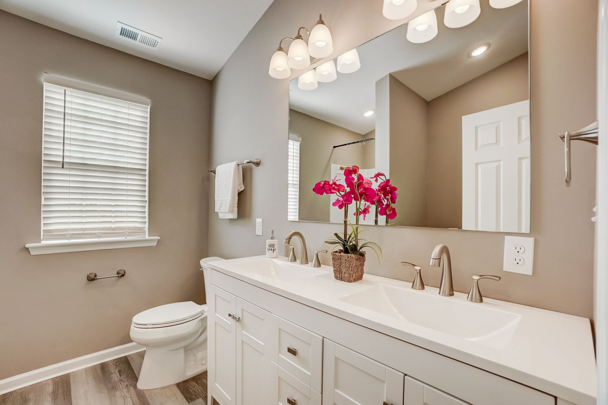 Crescentview Pkwy-036