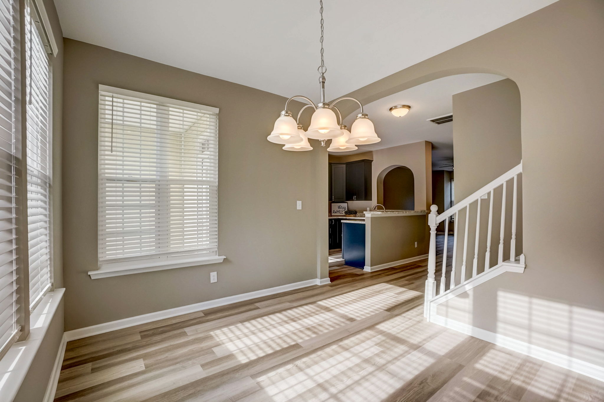 Crescentview Pkwy-011