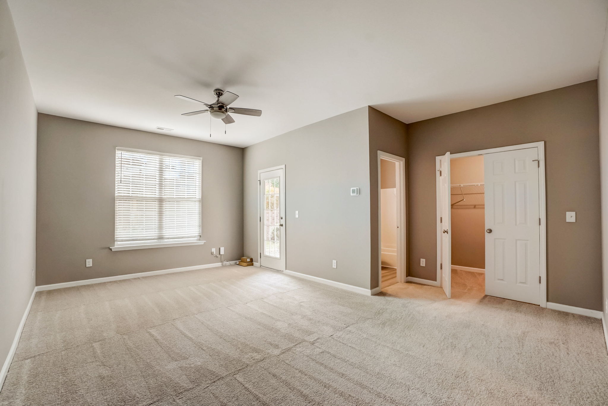 Crescentview Pkwy-019