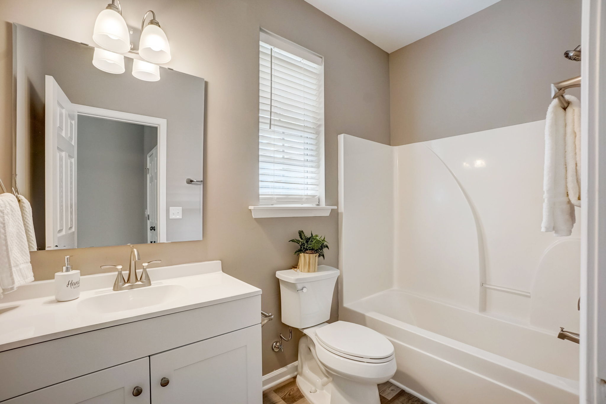 Crescentview Pkwy-022