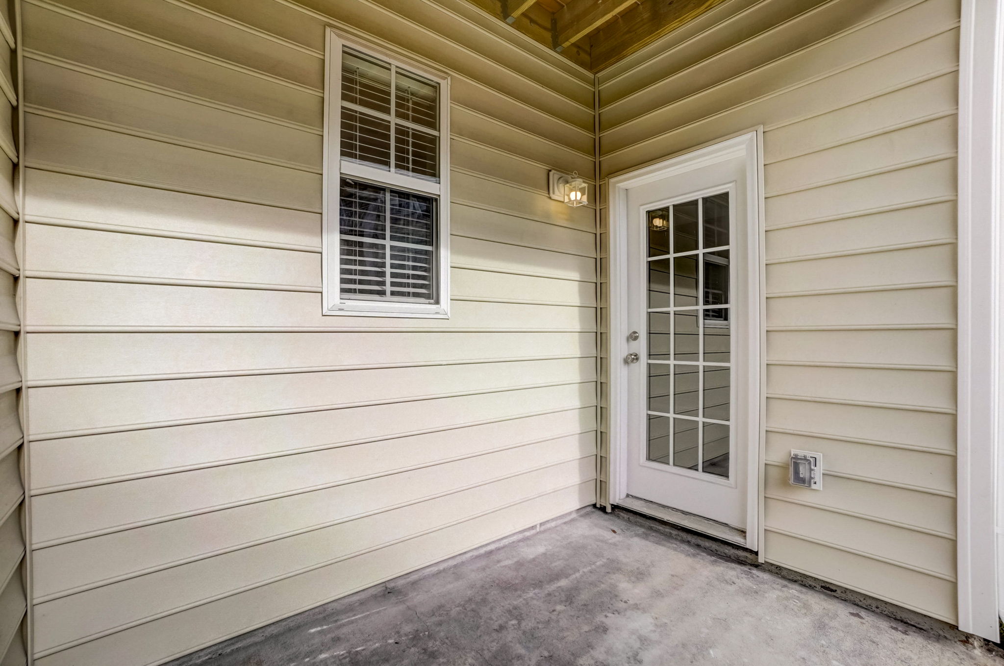 Crescentview Pkwy-039