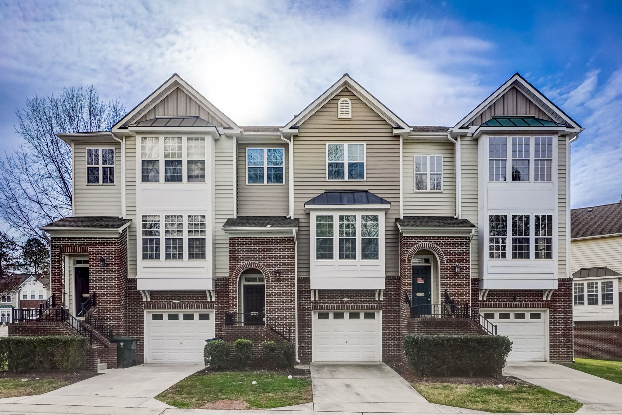 Crescentview Pkwy-002