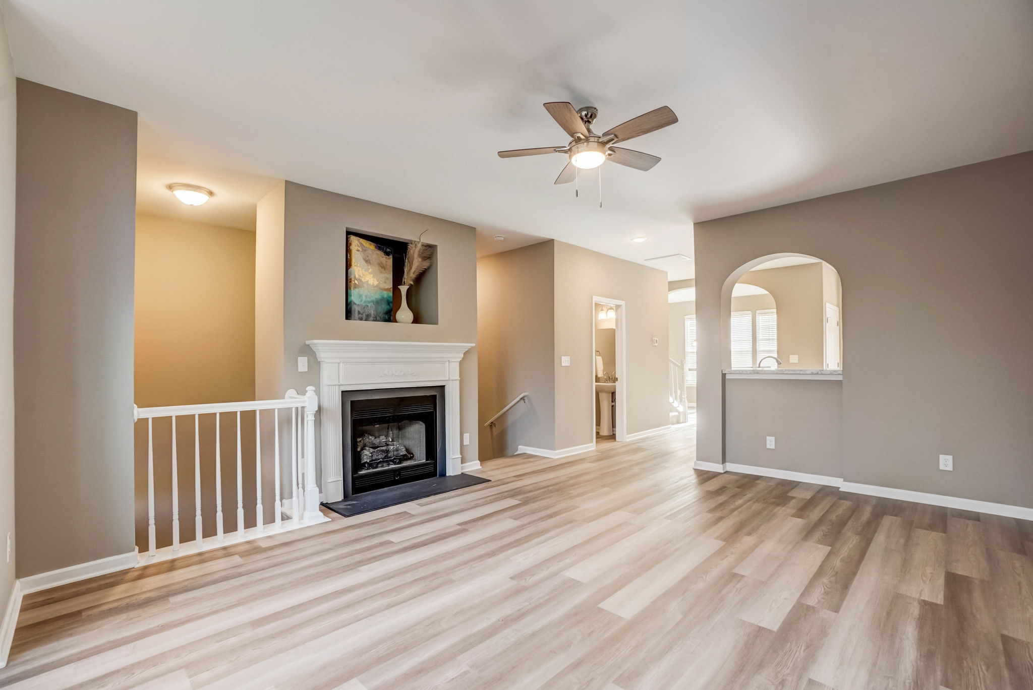 Crescentview Pkwy-008
