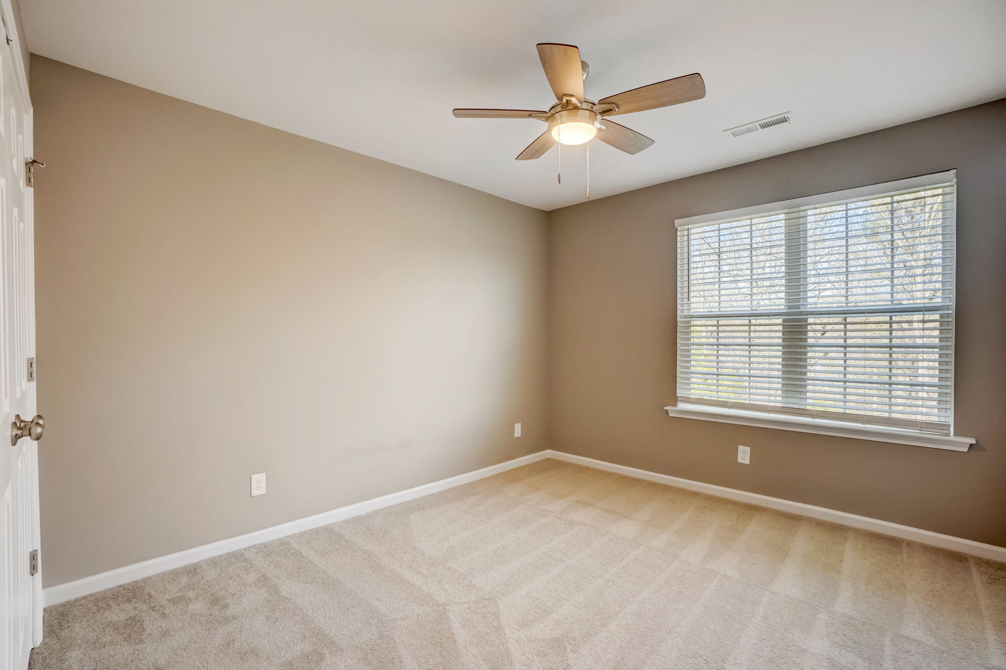 Crescentview Pkwy-026