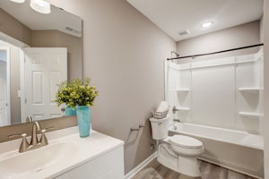 Crescentview Pkwy-028