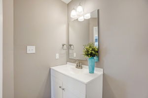 Crescentview Pkwy-030