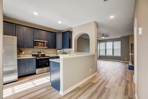Crescentview Pkwy-012