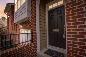 Crescentview Pkwy - VT-001