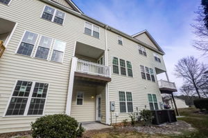 Crescentview Pkwy-044