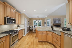 5407 Effieham St-17