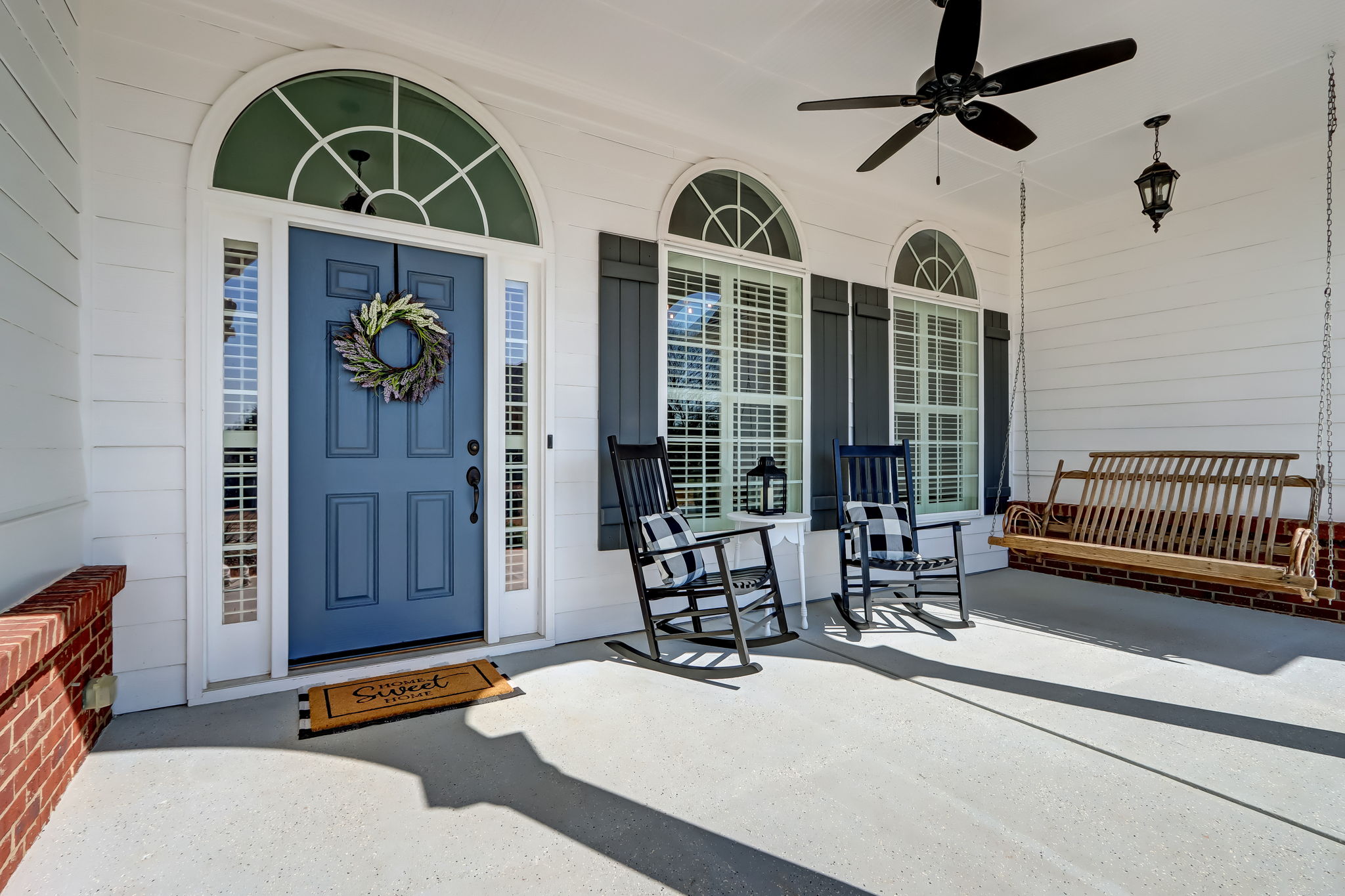 Front Porch/Entrance