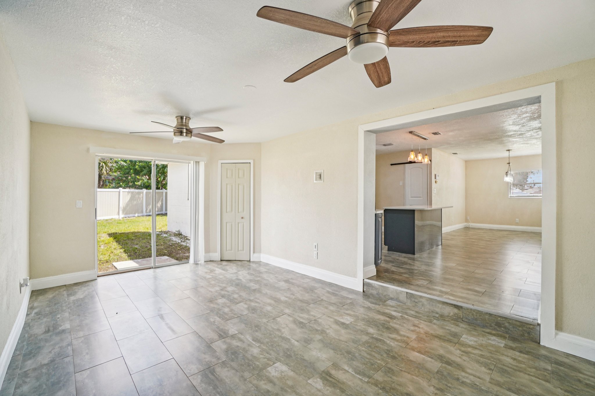 Firefly Ln-S1104-008.jpg