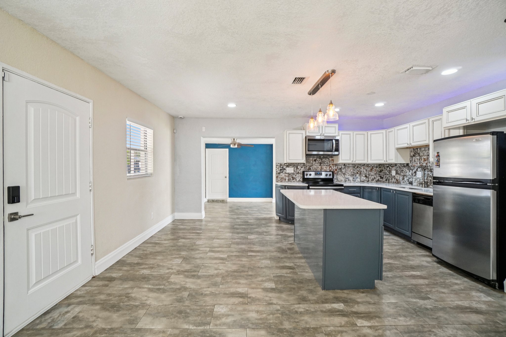 Firefly Ln-S1104-014.jpg