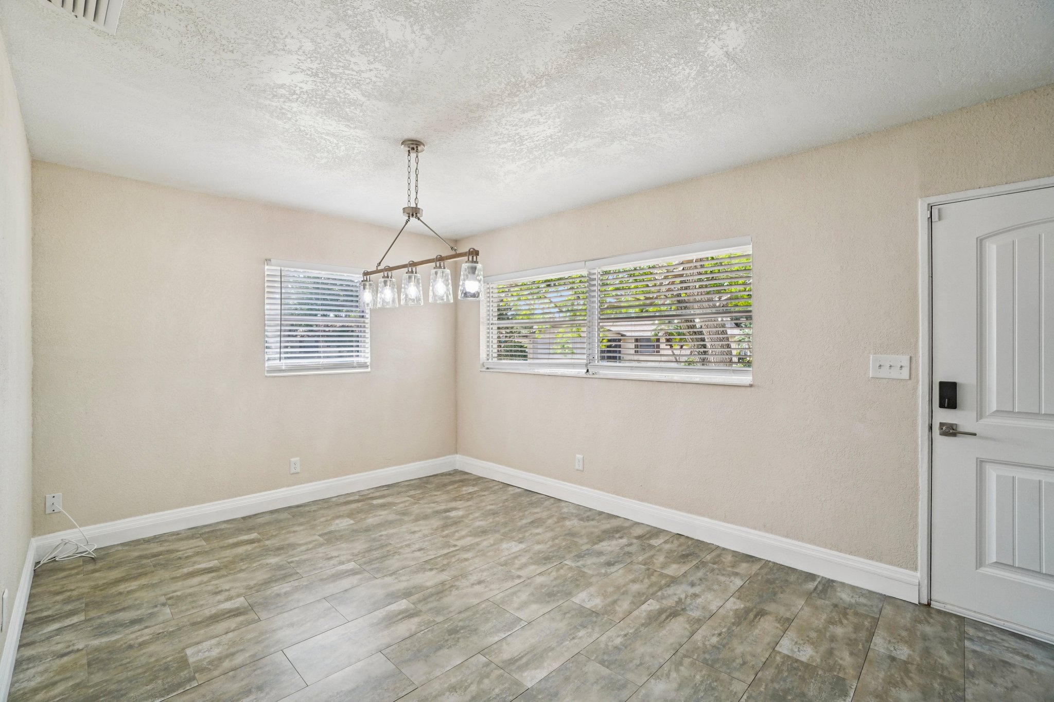 Firefly Ln-S1104-019.jpg