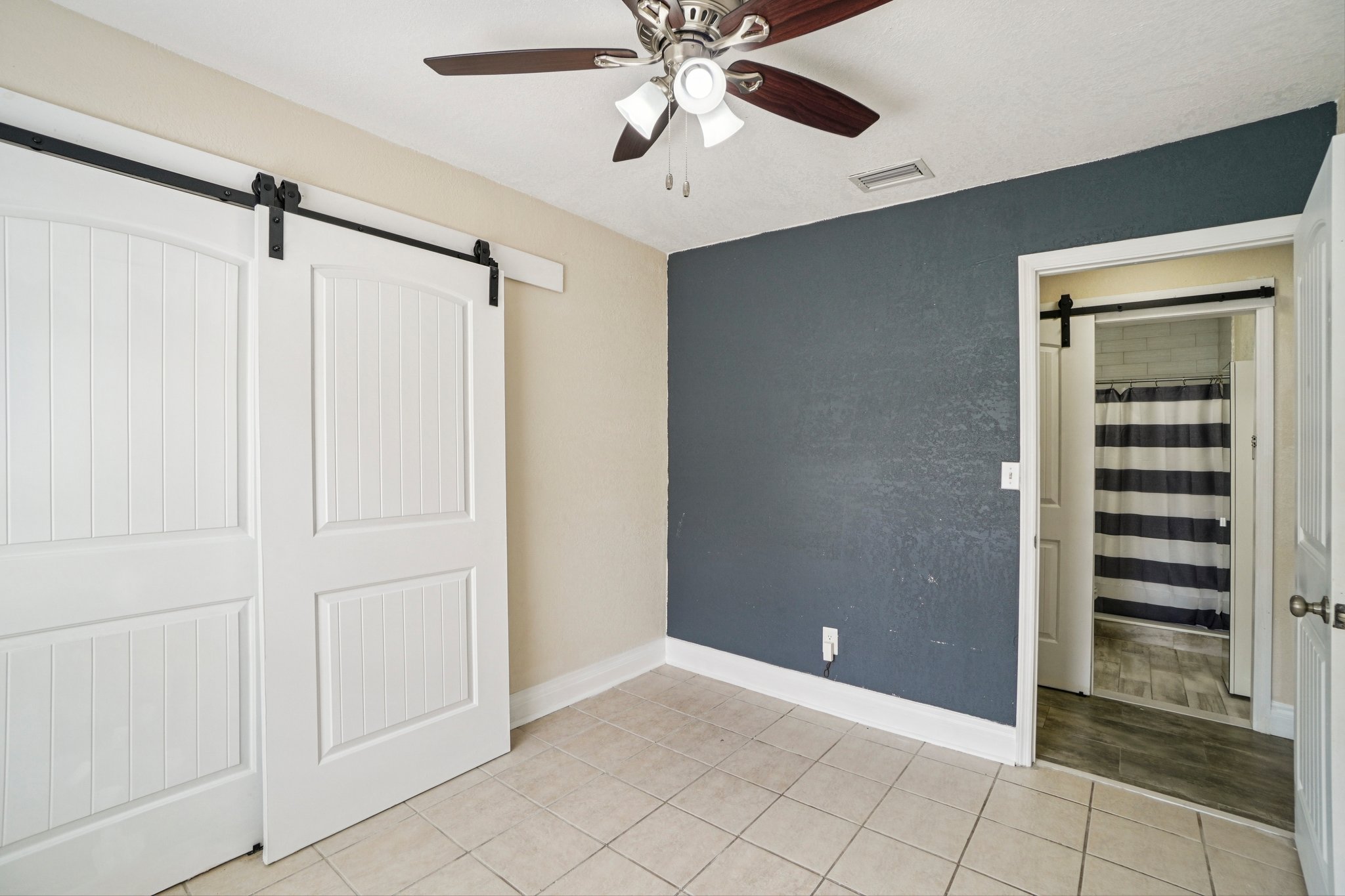 Firefly Ln-S1104-022.jpg