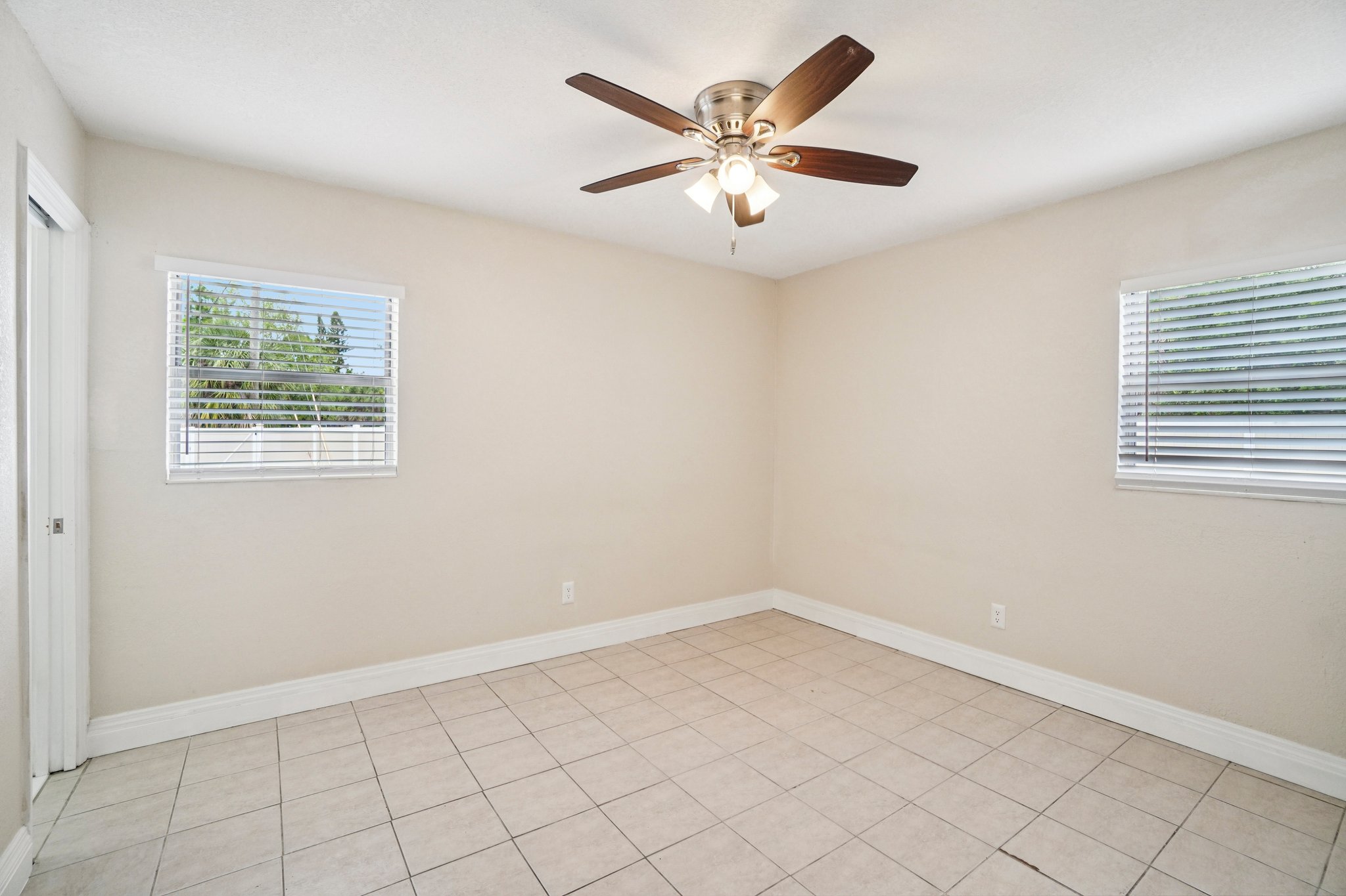 Firefly Ln-S1104-026.jpg