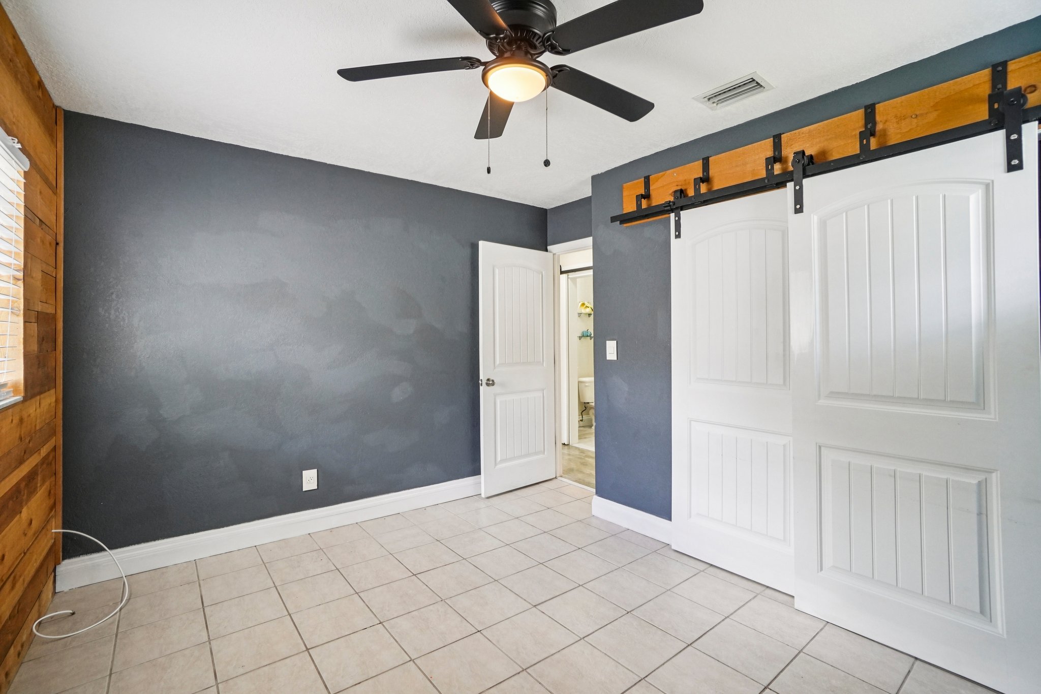 Firefly Ln-S1104-032.jpg