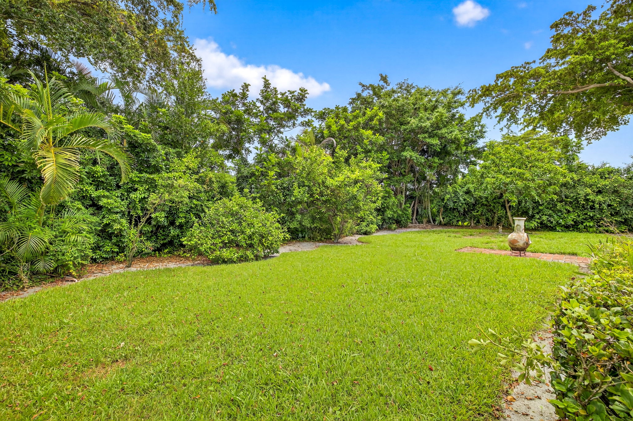 Rear Exterior 4 of 5