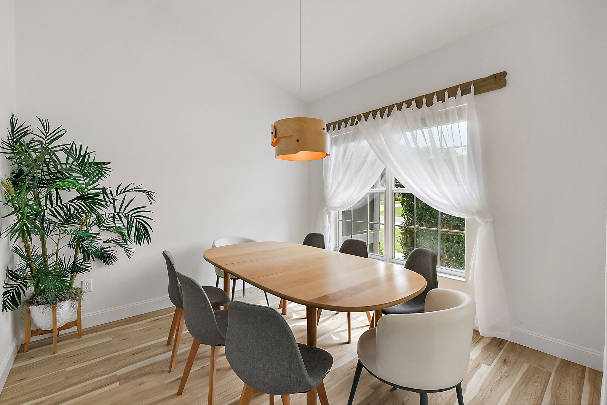 CONTEMPORARY Dining Room with Striking Chandelier!