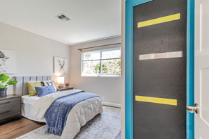 037_5412 Starcrest Dr