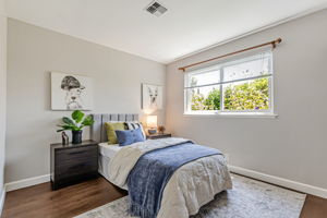 038_5412 Starcrest Dr