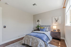039_5412 Starcrest Dr