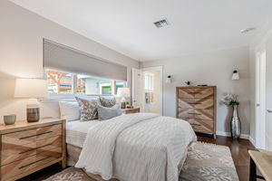 042_5412 Starcrest Dr