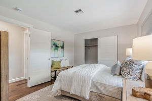 043_5412 Starcrest Dr