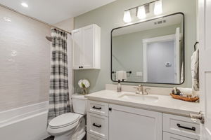 044_5412 Starcrest Dr