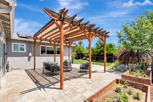 049_5412 Starcrest Dr