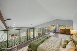 DSC06614 virtually staged.jpeg