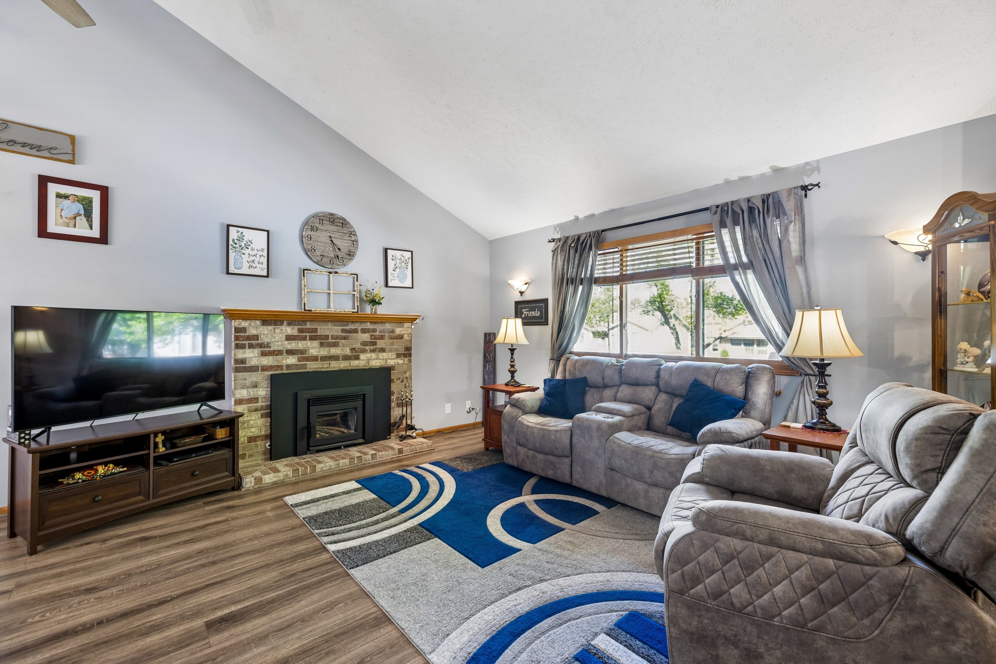 5417 S 78th St_008.jpg