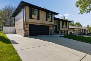 5417 S 78th St_002.jpg