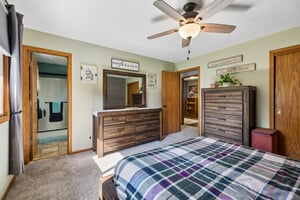 5417 S 78th St_015.jpg