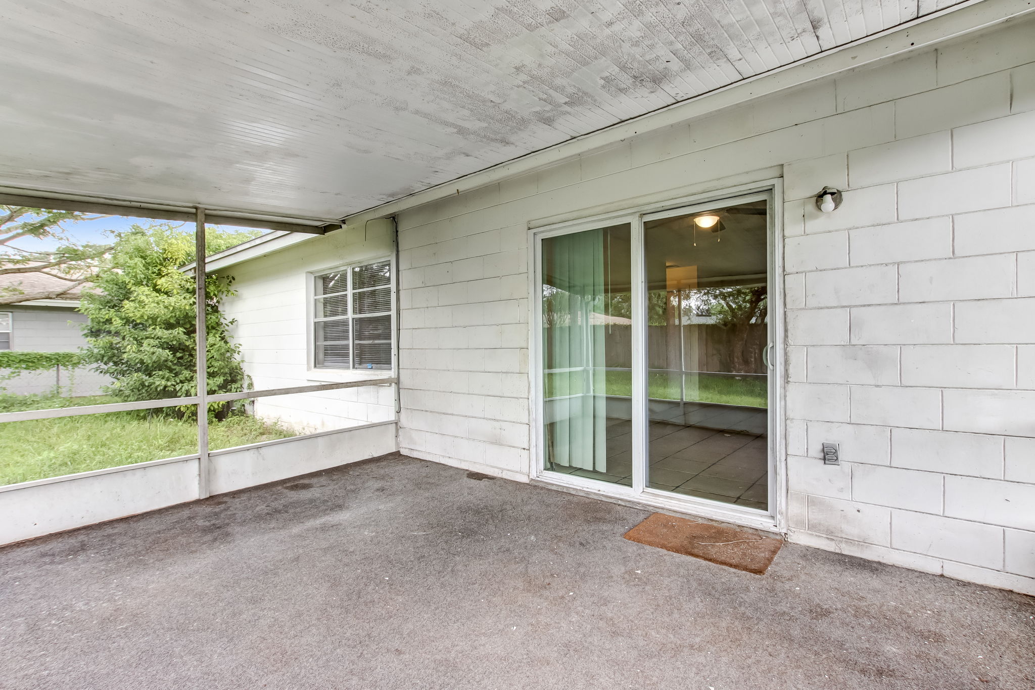 Screened-in Porch