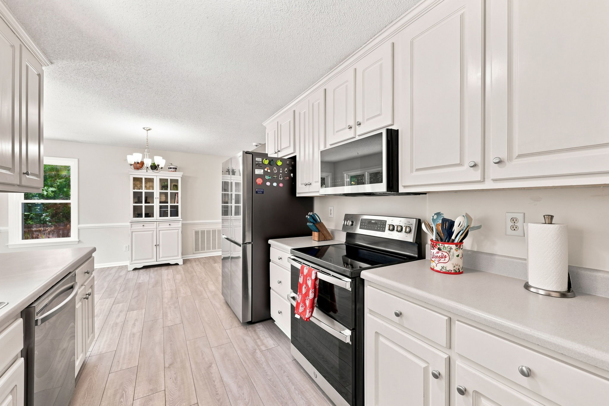 Kitchen flows into the dining area