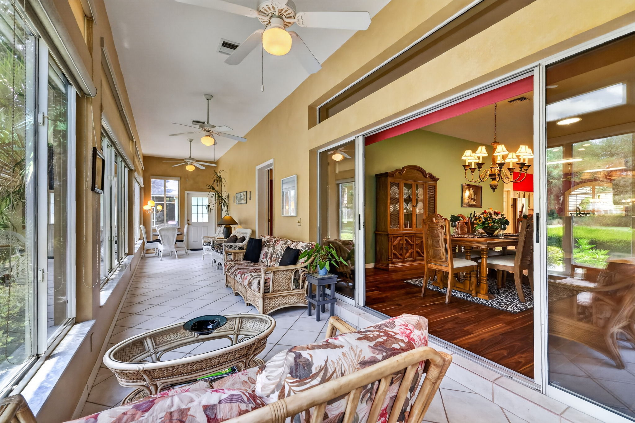 328sf Under-Air Glass-Enclosed Lanai with Golf Front Views!