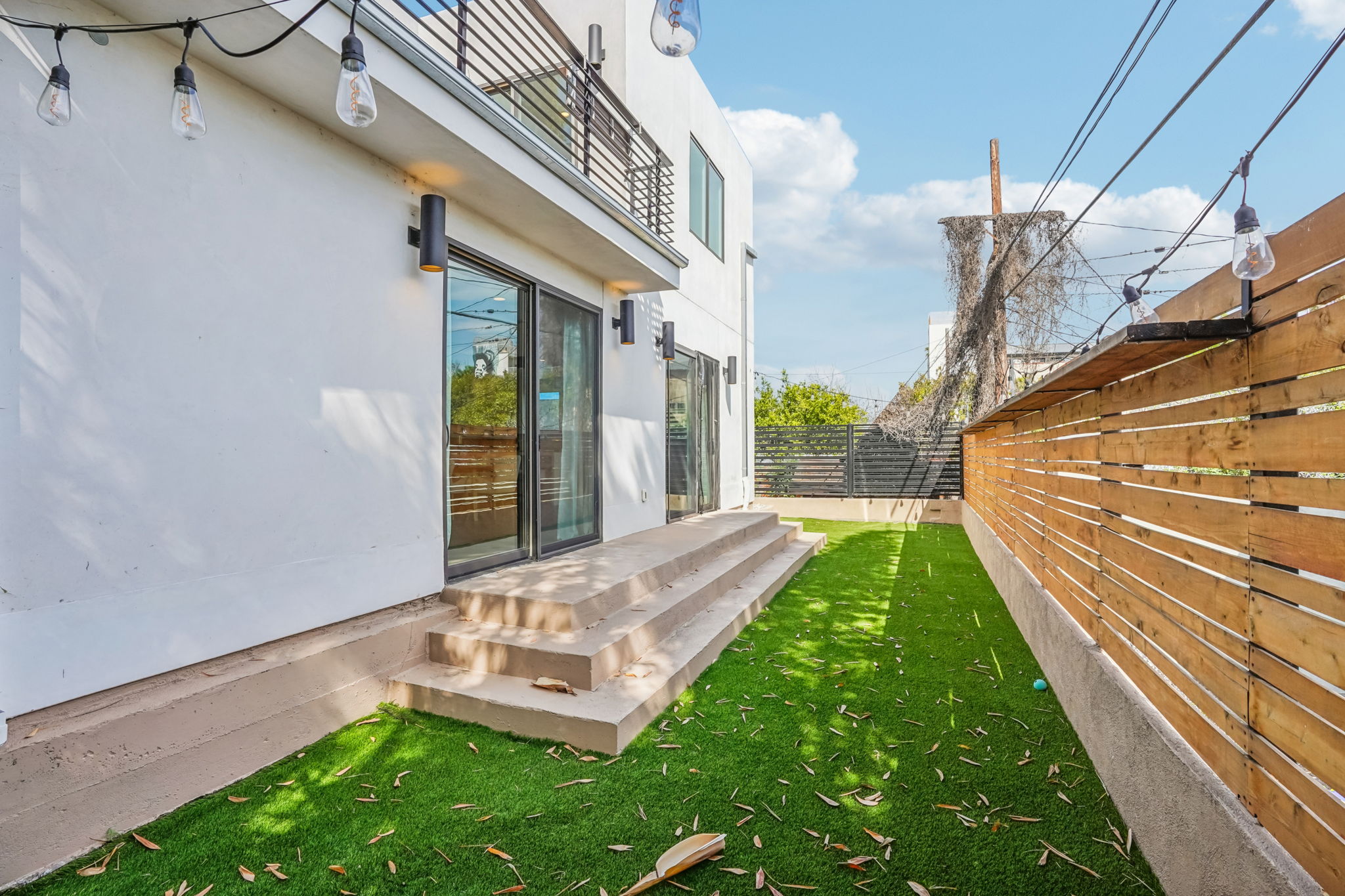 N Commonwealth Ave-S0403-047